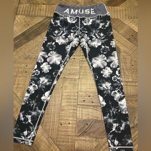 Muse Floral Print Leggings - Black and White